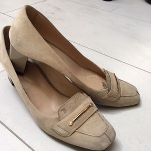 Classic nude suede Tod's pumps